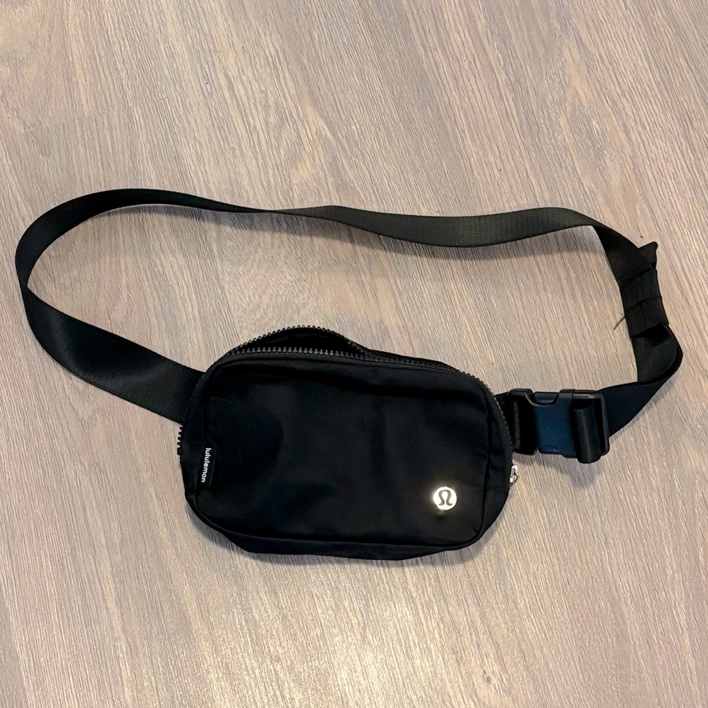 Everywhere Belt Bag Black and Gold